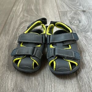 GUC Cat & Jack active sandals